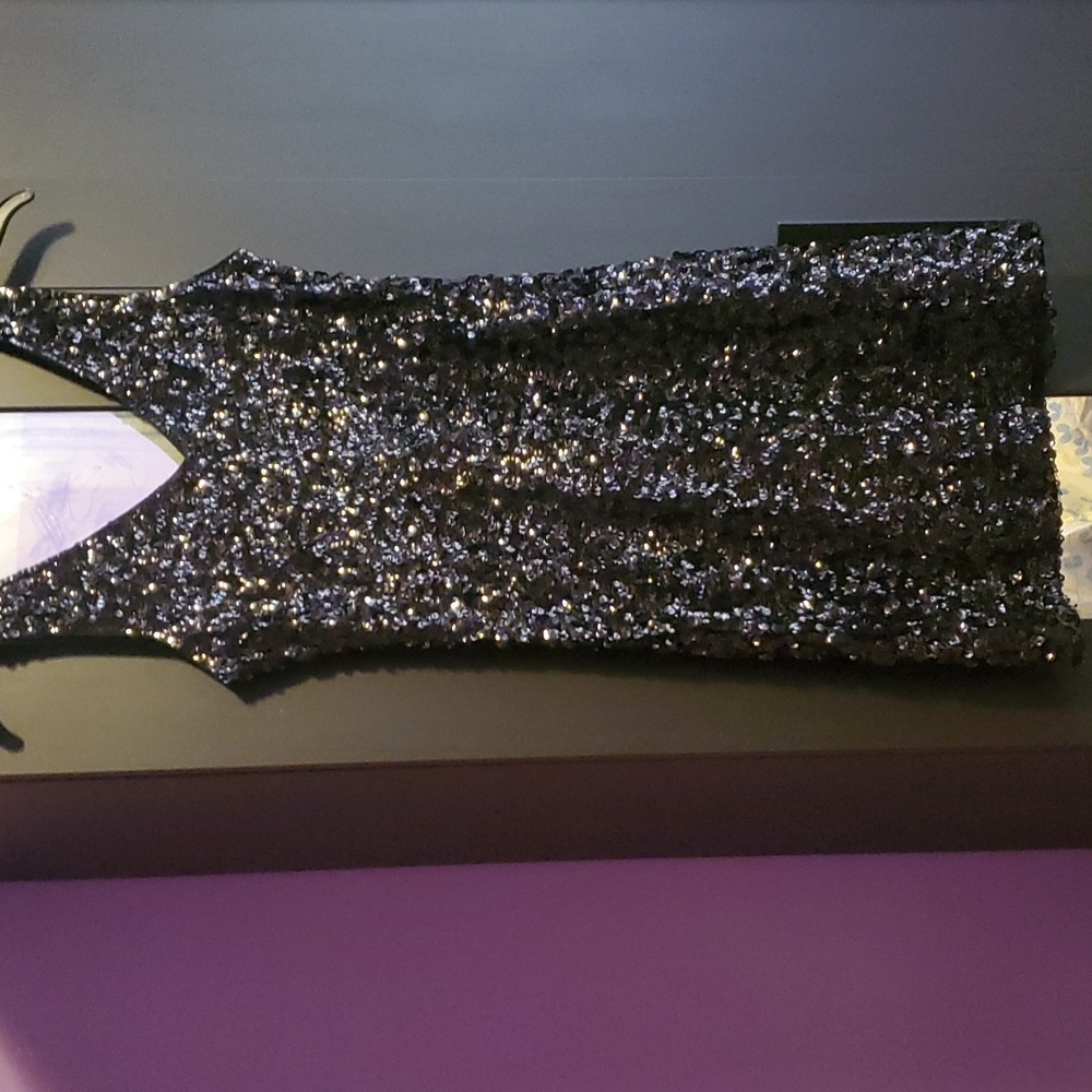 beautiful mini strich dress size 6  fit bigger